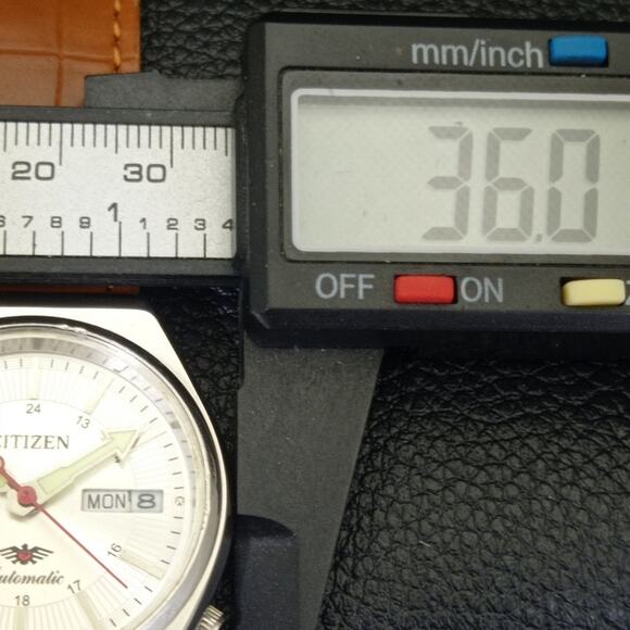 Vintage 1985 Citizen Automatic Mens Silver Watch W/daydate & Red accents - Picture 7 of 10